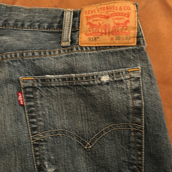 Levi’s 514 distressed jeans. Item 1121 - Picture 1 of 8